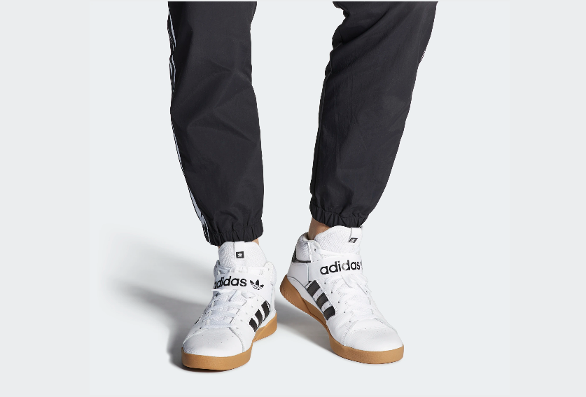 Adidas yeezy sneakers alte - marrone farfetch lacci grigio - Stileo.it